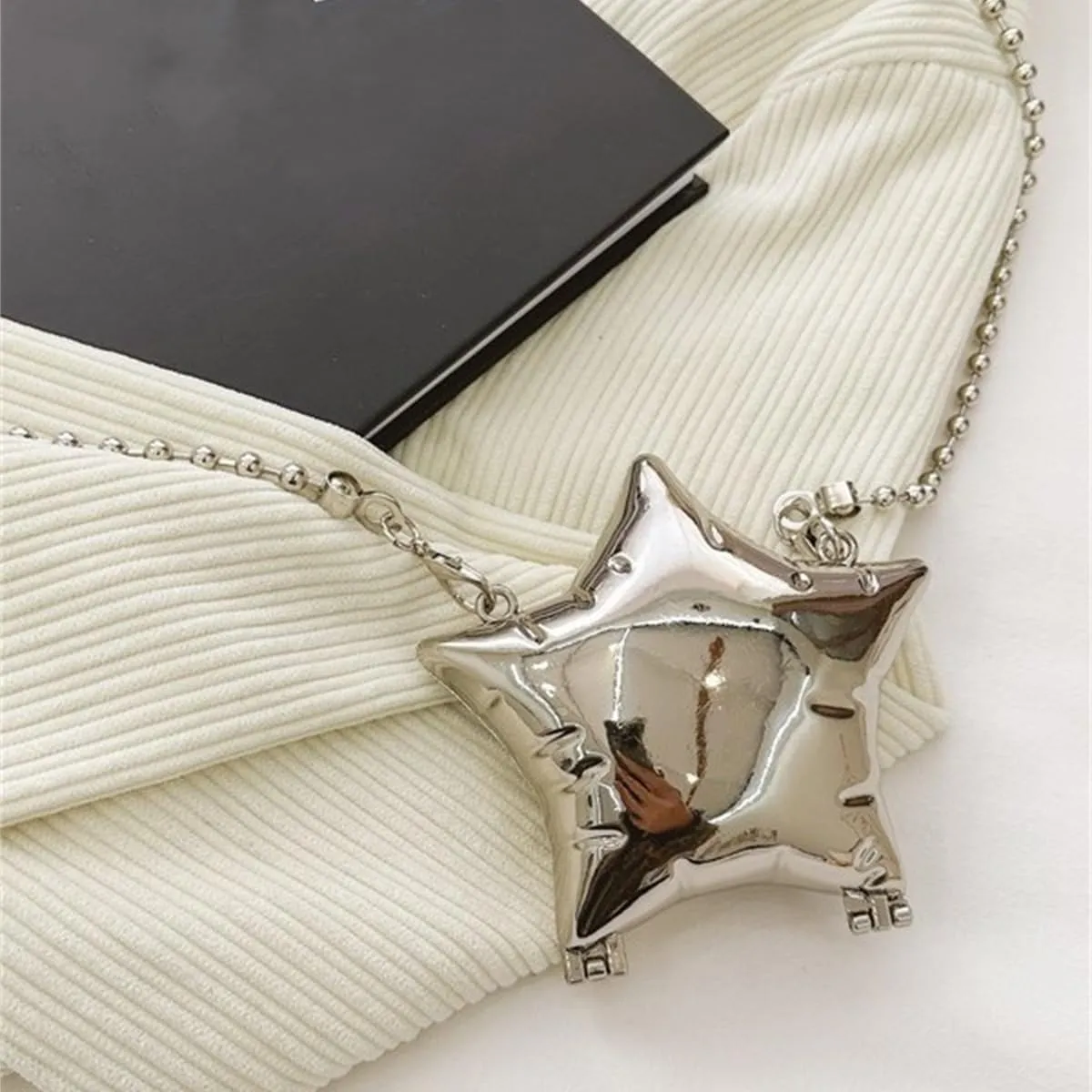 Acrylic Clutch Purse for Women Novelty Star Shaped Handbags Unique Purse for Party Cocktail Shoulder Bag