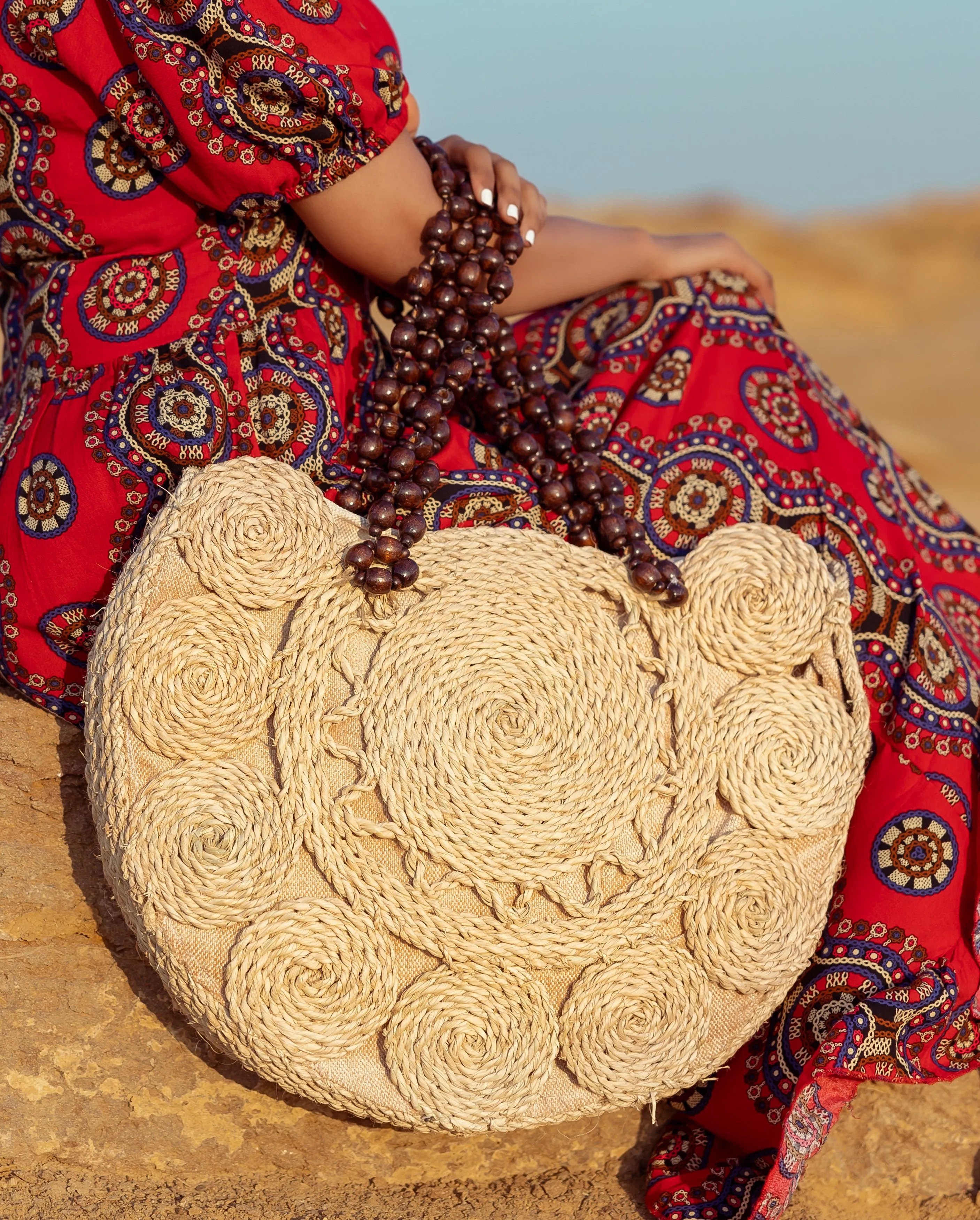 Beads strap wicker bag