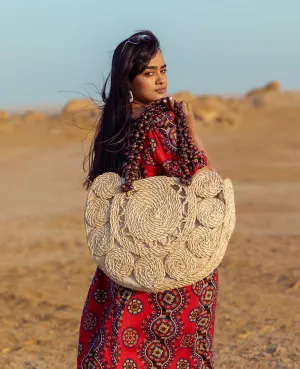 Beads strap wicker bag