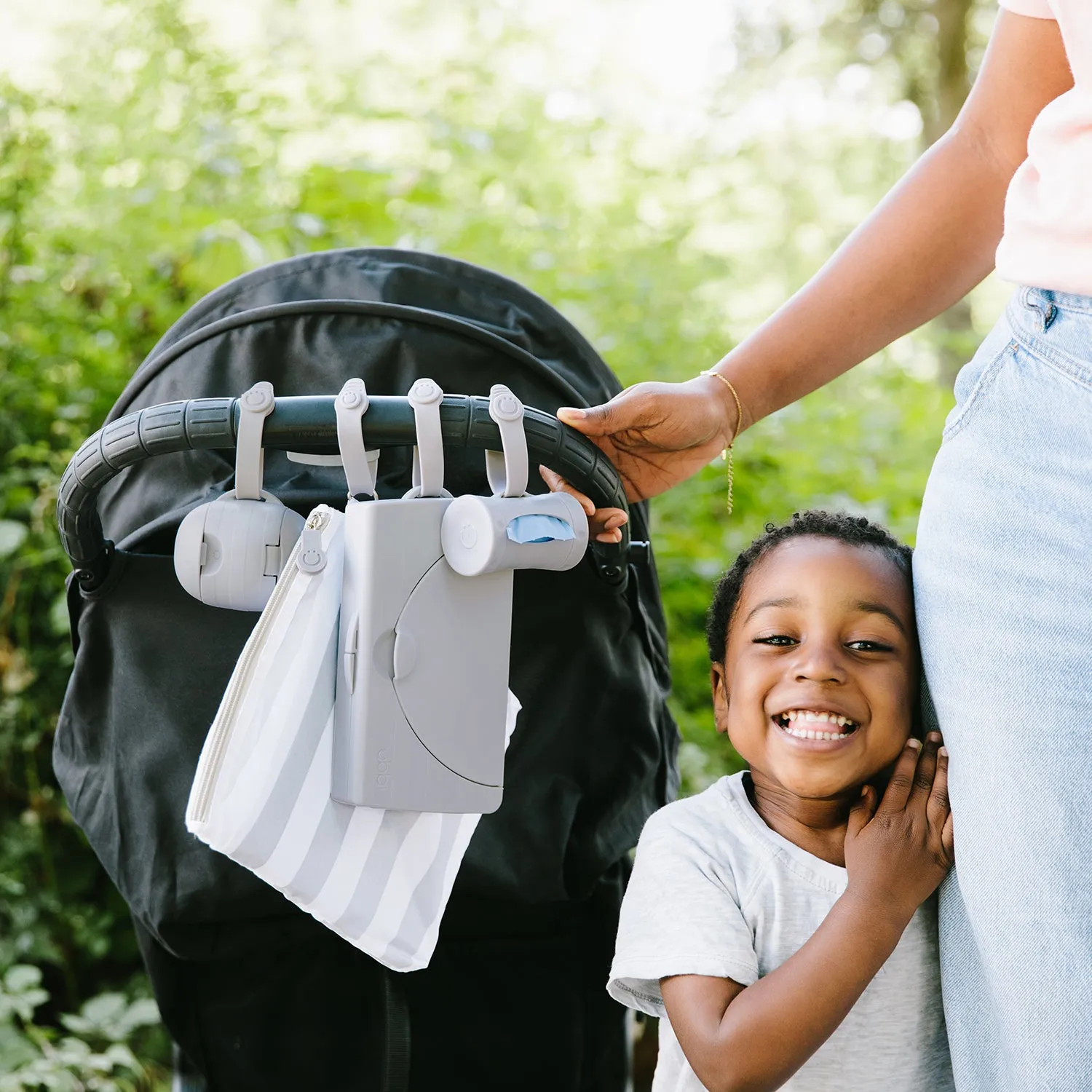 on-the-go bag dispenser