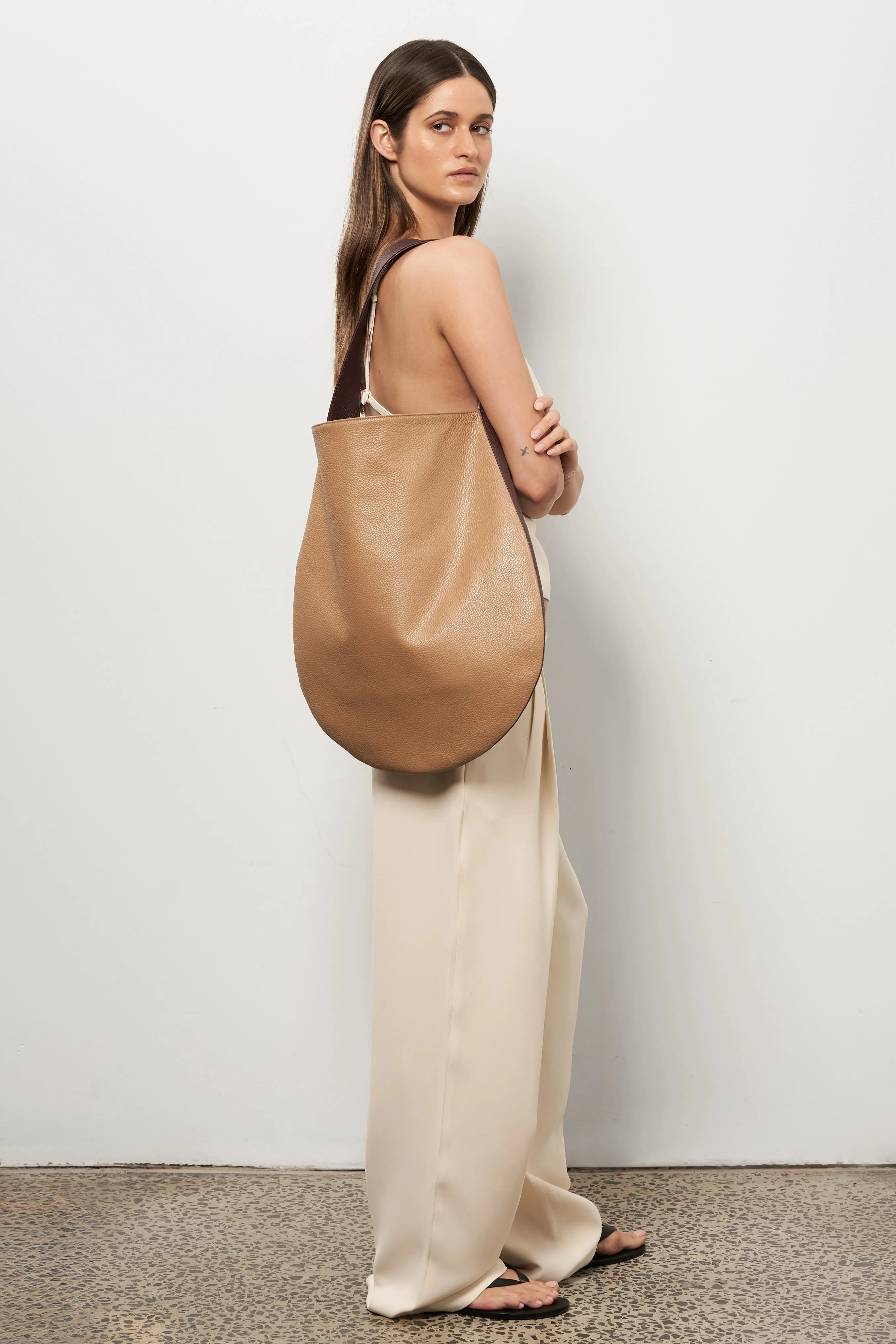 One Hobo Bag in Grain Burgundy/Beige