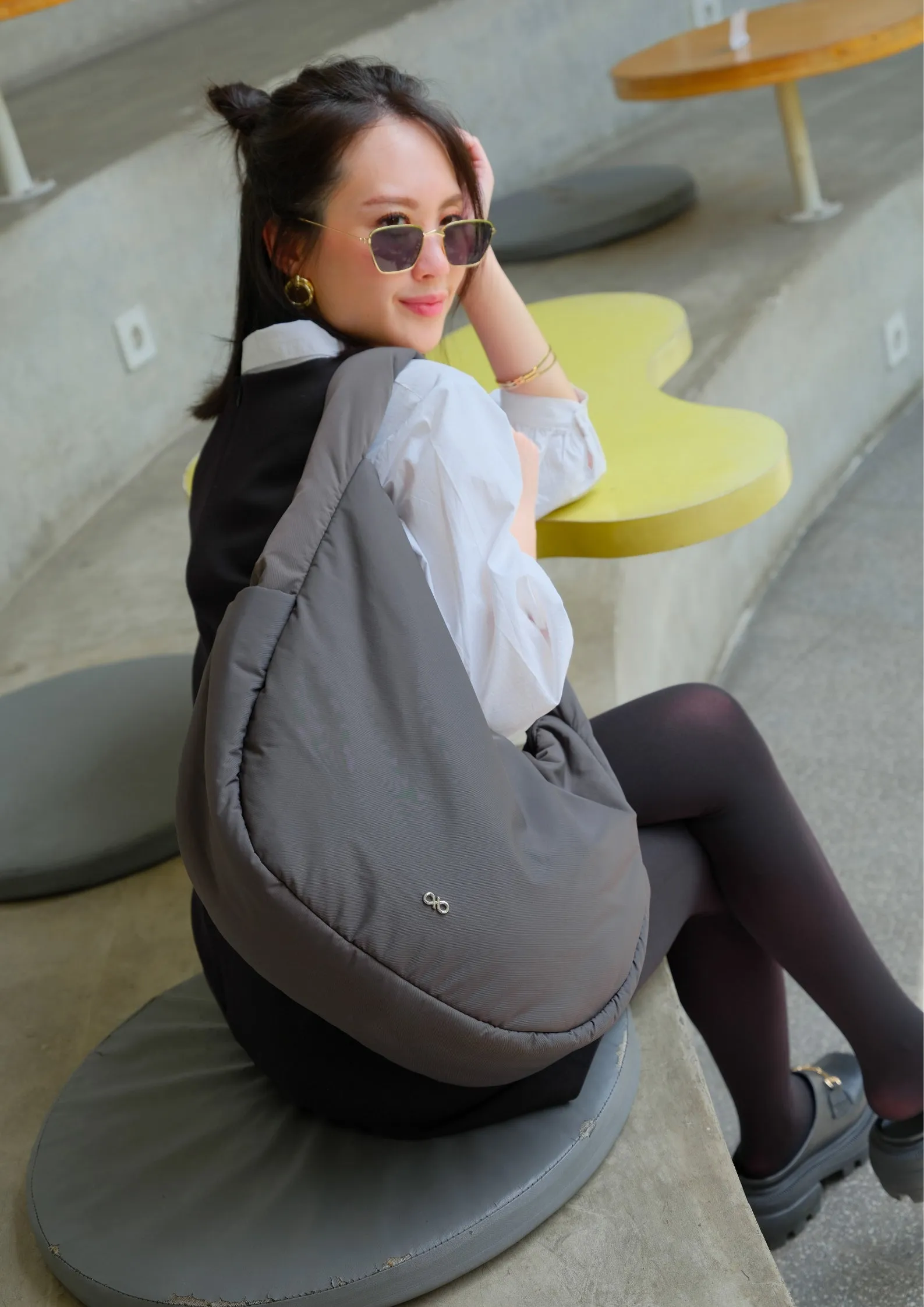 POSH SLOUCHY HOBO IN GRAPHITE