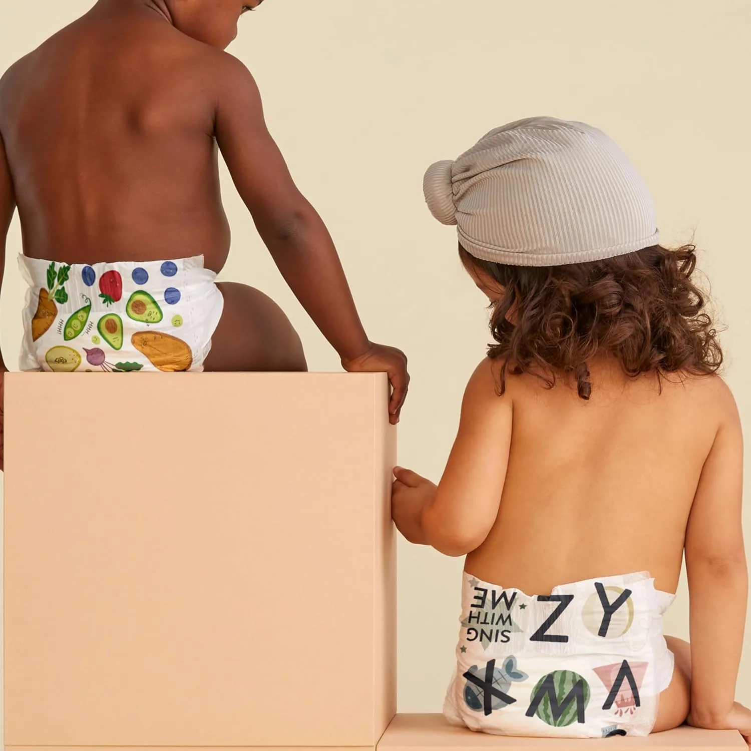 The Honest Company Clean Conscious Diapers for Sensitive Skin | Hypoallergenic, Fragrance Free | Gender Neutral Prints | Club Box, Size 5 (27  lbs), 44 Count