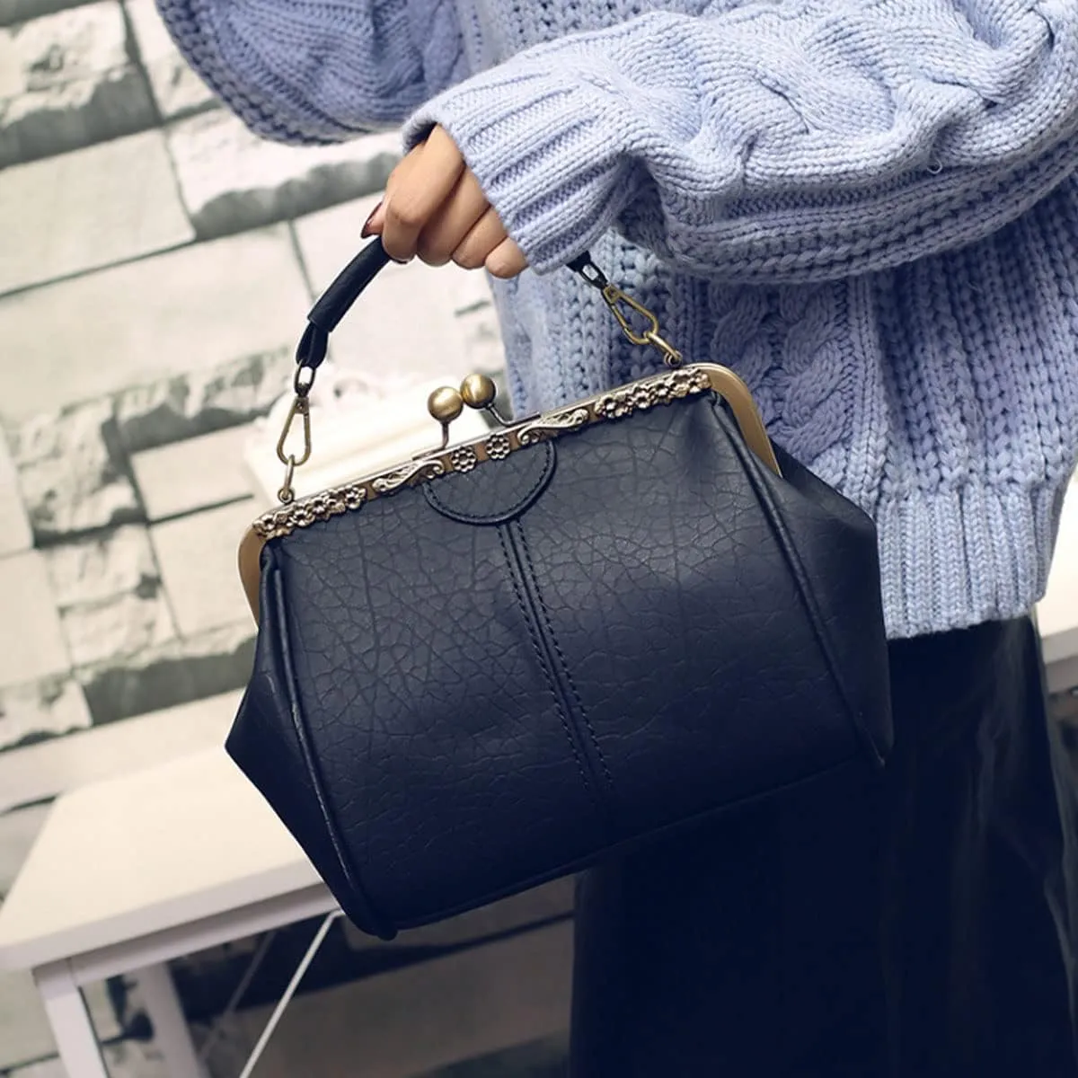 Vintage Hollow Handbag for Women Leather Shoulder Bag Evening Clutch Bag Kiss Lock Closure Crossbody Bag Purse