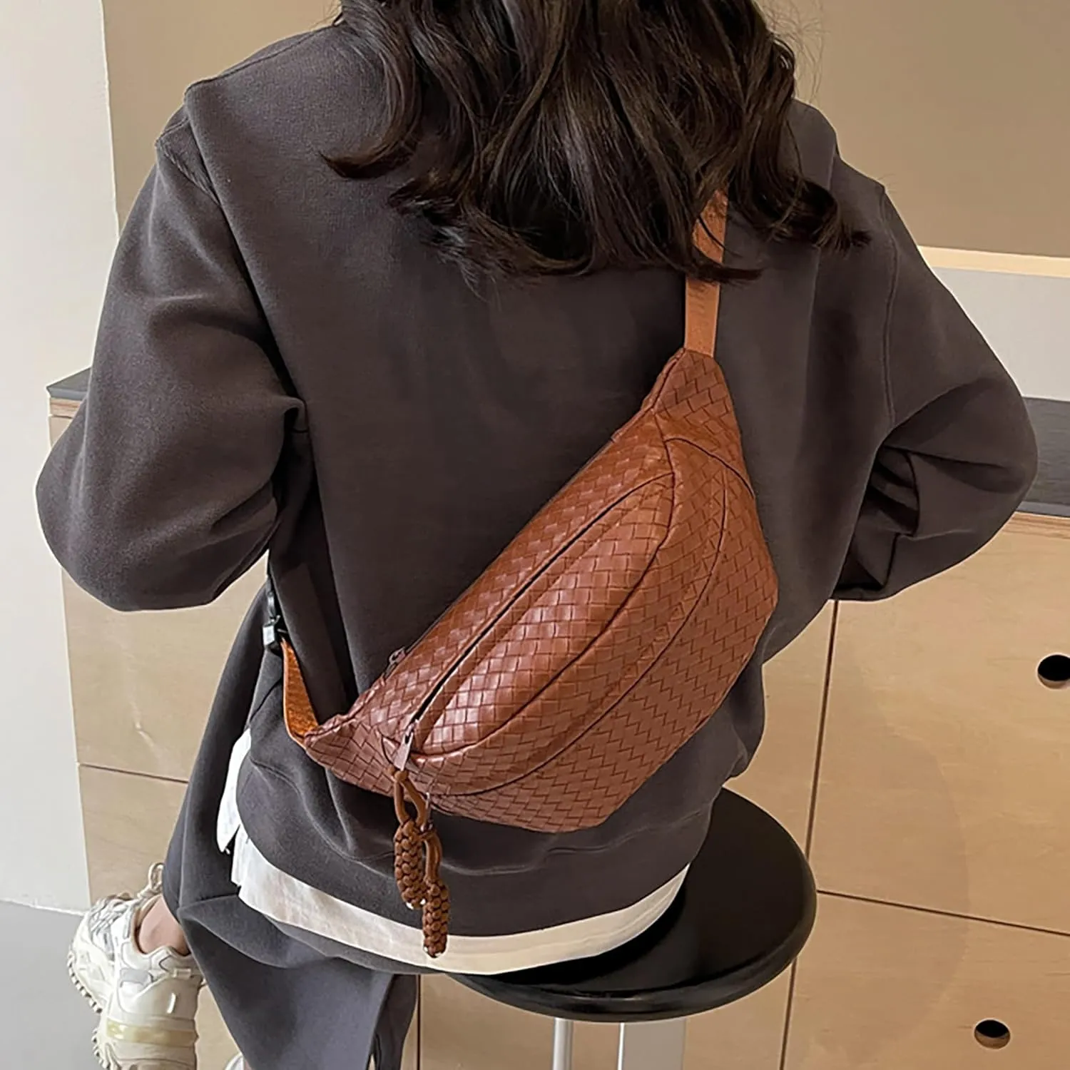 Women Fanny Pack Fashion Woven Leather Waist Bag Casual Belt Bag Waist Purse Chest Bag Cross Body Bags With Adjustable Strap