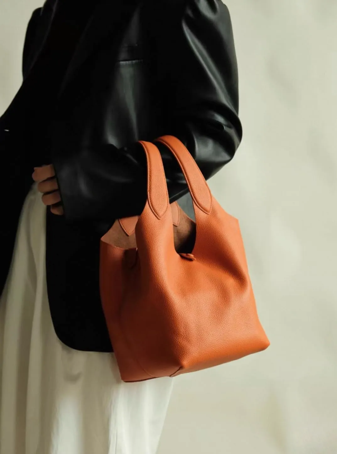 Women's Leather Large Capacity Handbag Color-blocking Shoulder Crossbody Bucket Bag Clutch Commuting Versatile Chic Hobo