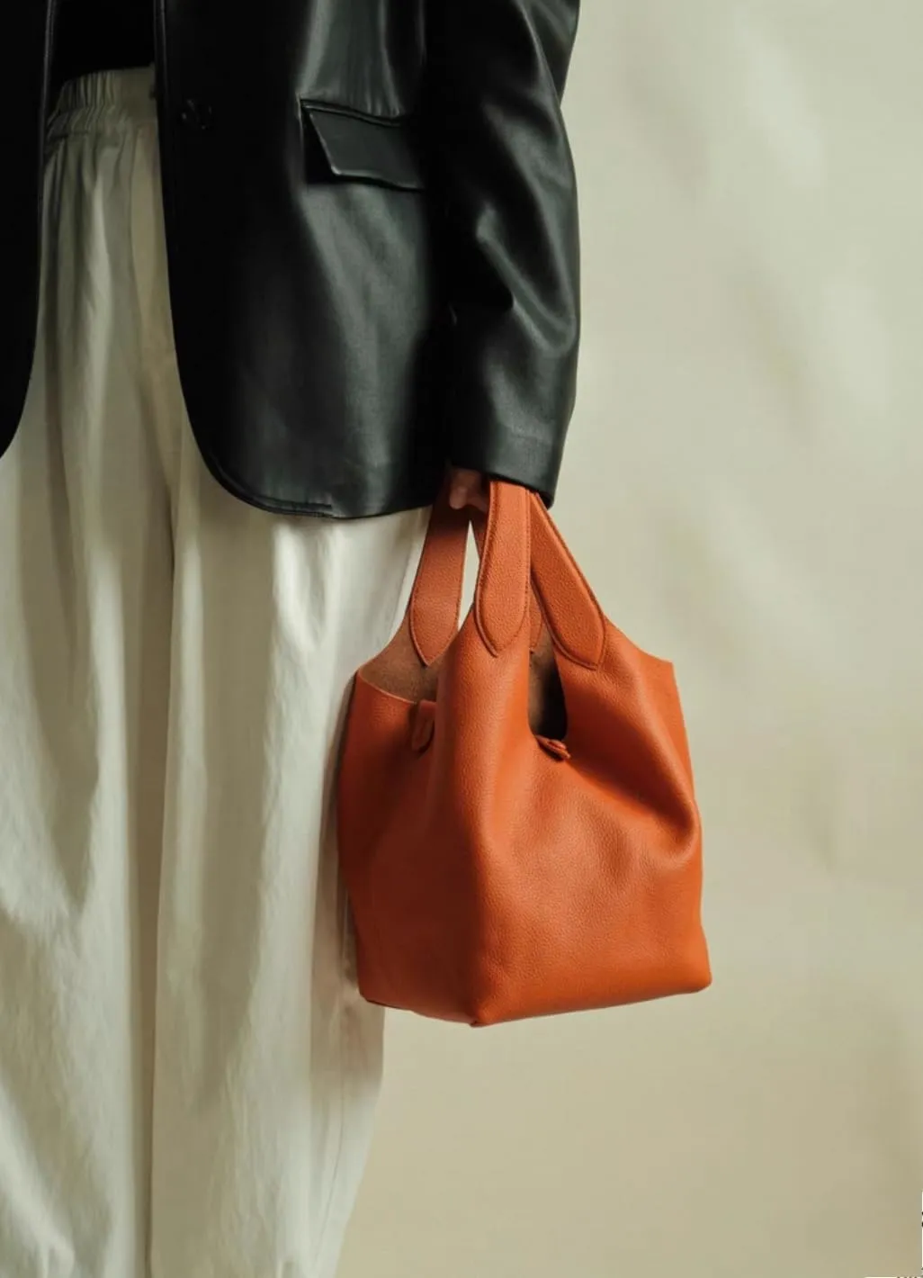 Women's Leather Large Capacity Handbag Color-blocking Shoulder Crossbody Bucket Bag Clutch Commuting Versatile Chic Hobo