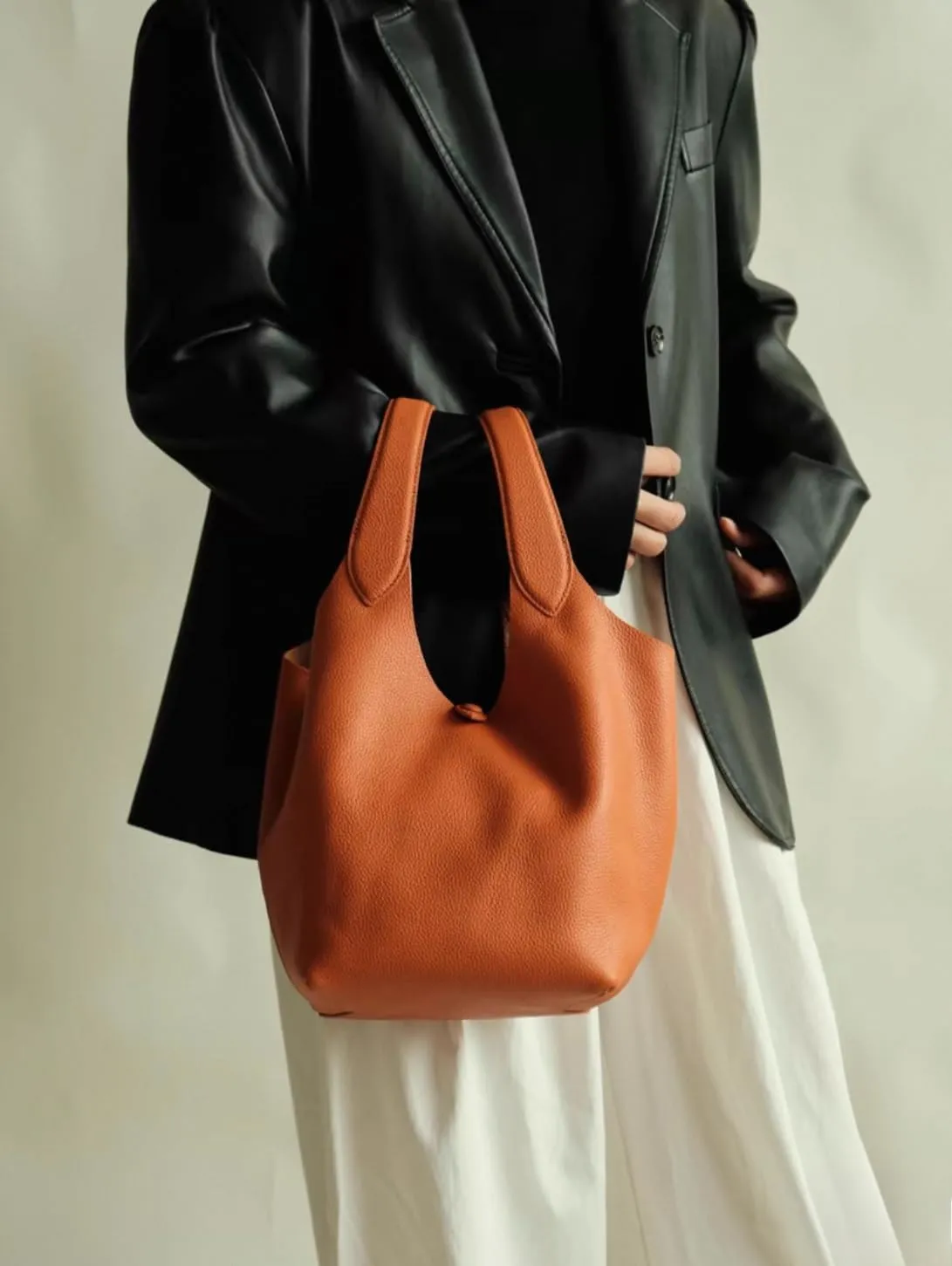 Women's Leather Large Capacity Handbag Color-blocking Shoulder Crossbody Bucket Bag Clutch Commuting Versatile Chic Hobo