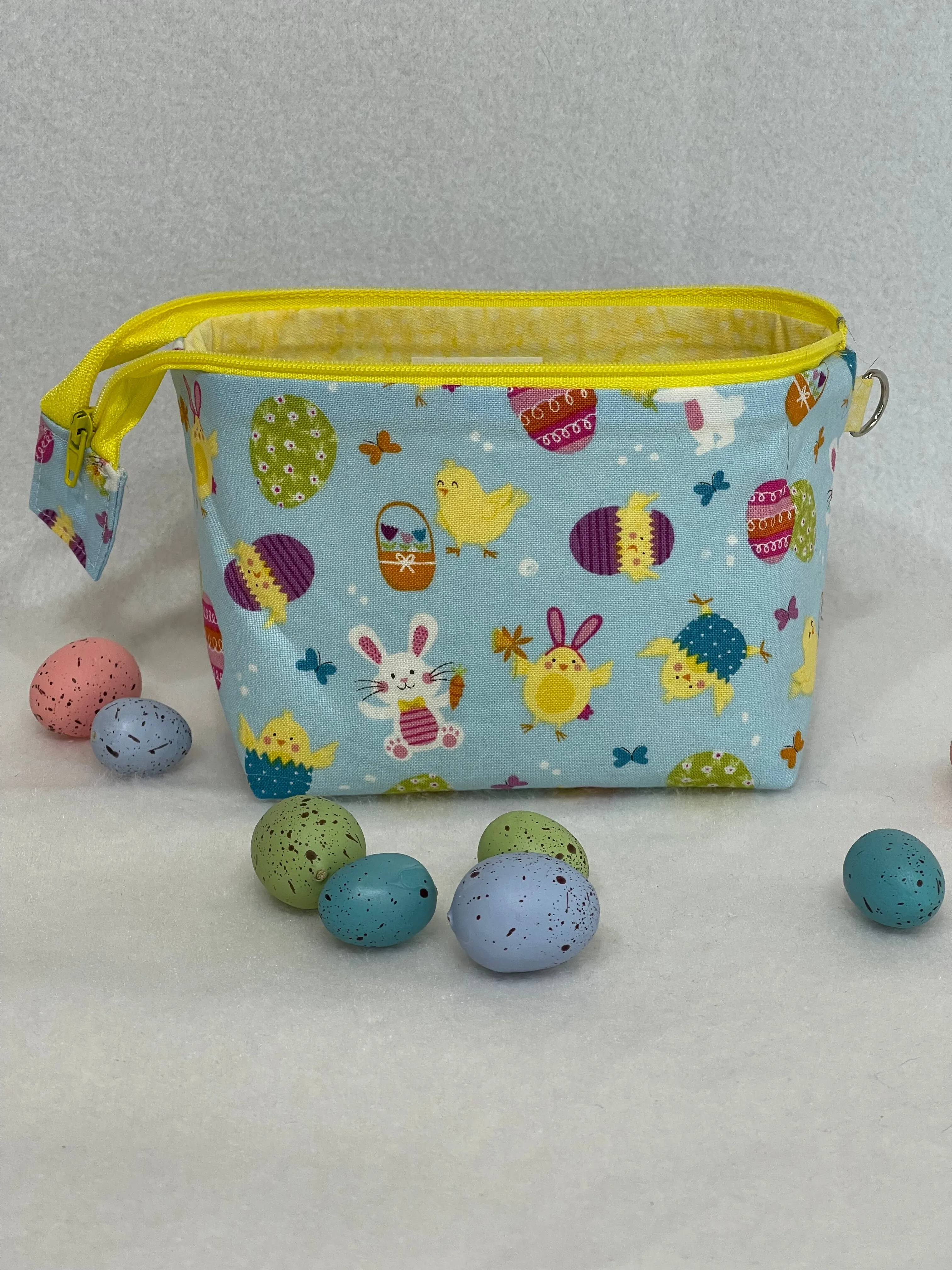 Zipper Bucket Bag - Easter Bunnies and Chicks