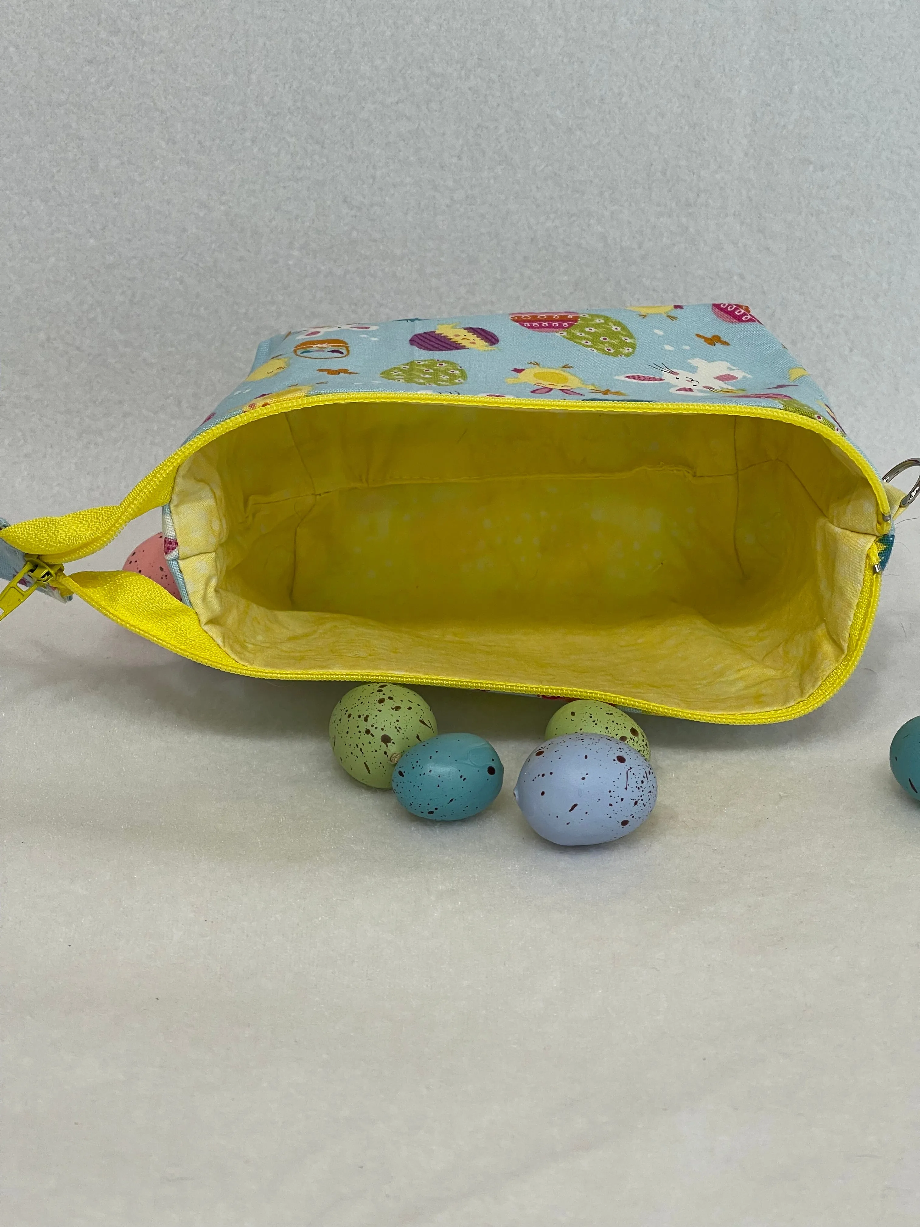 Zipper Bucket Bag - Easter Bunnies and Chicks